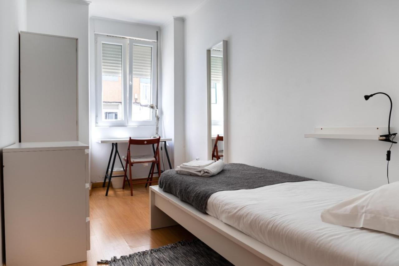 Entrecampos - Family Apartment With Terrace Lisbon Luaran gambar